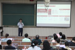比了国表里支流AI东西的PPT制做结果 